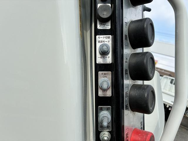 エルフトラック 新明和Ｇ－ＰＸプレス式パッカー・塵芥車・６立米　新明和Ｇ－ＰＸ（ＧＴ０６４）・６立米・プレス式・連続スイッチ・汚水タンク・Ｂモニター・坂道発進補助装置・左電格ミラー・キーレス（37枚目）