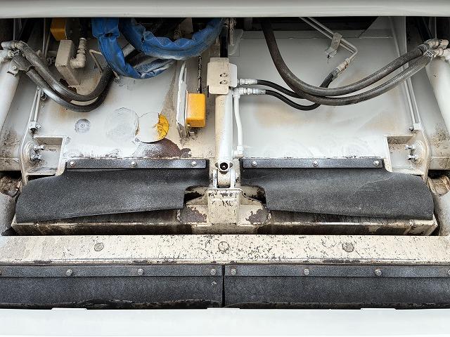 エルフトラック 新明和Ｇ－ＰＸプレス式パッカー・塵芥車・６立米　新明和Ｇ－ＰＸ（ＧＴ０６４）・６立米・プレス式・連続スイッチ・汚水タンク・Ｂモニター・坂道発進補助装置・左電格ミラー・キーレス（50枚目）