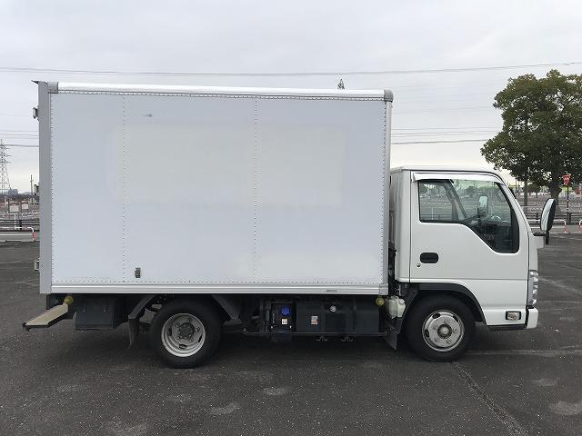 エルフトラック 1.55t積・パネルバン・AT・衣料品運搬車 1.5t積・パネルバン・AT・衣料品運搬車・アイドリングストップ・左電格ミラー・ASR・ETC・フォグランプ・車幅灯・室内灯・ルーフハンガー3本・キーレス・荷台内寸 L3174 W1715 H1838(6枚目)