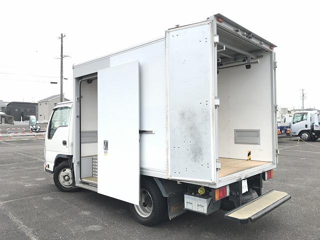 エルフトラック 1.55t積・パネルバン・AT・衣料品運搬車 1.5t積・パネルバン・AT・衣料品運搬車・アイドリングストップ・左電格ミラー・ASR・ETC・フォグランプ・車幅灯・室内灯・ルーフハンガー3本・キーレス・荷台内寸 L3174 W1715 H1838(12枚目)