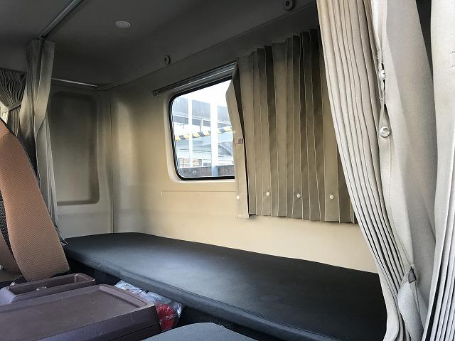 ヒノレンジャー プロシフトＡＴ車・６２ボディ２４フルワイドアルミＨｉブロック　３．６５ｔ積・プロシフトＡＴ車・６２００ボデ・２４００フルワイド・坂道発進補助装置・プリクラッシュセフティ・車線逸脱警報装置・ベッド付・左電格ミラー・ＥＴＣ・荷台内寸　Ｌ６１９８　Ｗ２３６８　Ｈ６９１（46枚目）