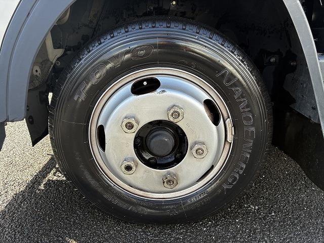 キャンター ５ＭＴ・２ｔ積・１０尺・平ボディ・５ｔ未満・メッキパーツ　２ｔ積・平ボディ・衝突軽減ブレーキ・車線逸脱警報装置・左電格ミラー・キーレス・メッキパーツ・フォグライト・荷台内寸　Ｌ３１２１　Ｗ１６２２　Ｈ３８６（37枚目）