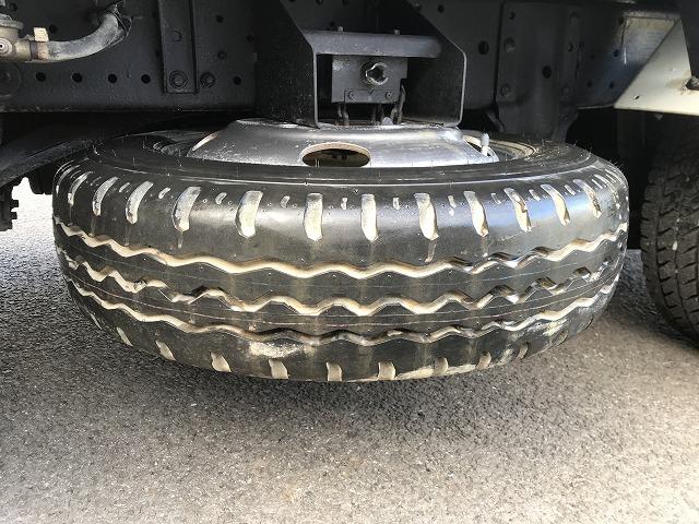 エルフトラック ２ｔ積・５ＭＴ・全低床ダンプ・電動コボレーン付　２ｔ積・５ＭＴ・極東製全低床ダンプ・ＤＤ０２－３１・電動コボレーン付・坂道発進補助装置・ドアバイザー・ライトレベライザー・荷台内寸　Ｌ３０２７　Ｗ１６０３　Ｈ３２６（53枚目）