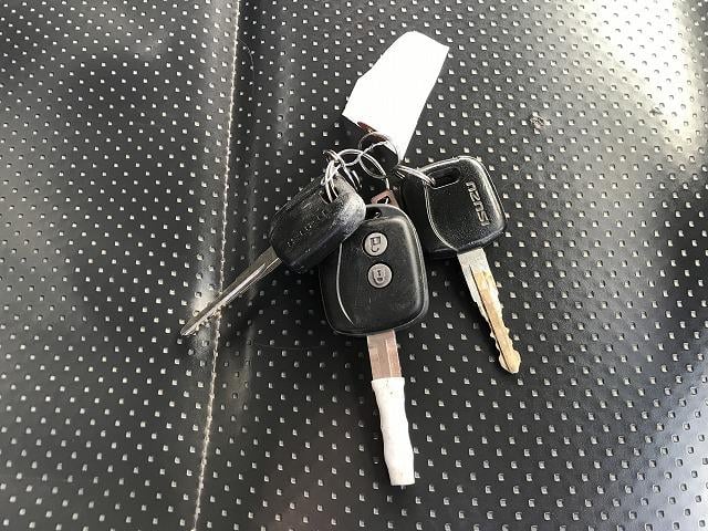 エルフトラック ２ｔ積・５ＭＴ・全低床ダンプ・電動コボレーン付　２ｔ積・５ＭＴ・極東製全低床ダンプ・ＤＤ０２－３１・電動コボレーン付・坂道発進補助装置・ドアバイザー・ライトレベライザー・荷台内寸　Ｌ３０２７　Ｗ１６０３　Ｈ３２６（58枚目）