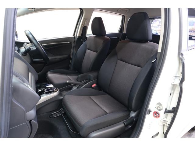 フィットハイブリッド Ｆパッケージ　・ＬＥＤヘッドライト・純正１５インチホイール・純正７インチナビ・ＴＶ・バックカメラ・Ｂｌｕｅｔｏｏｔｈ・スマートキー・プッシュスタート（14枚目）