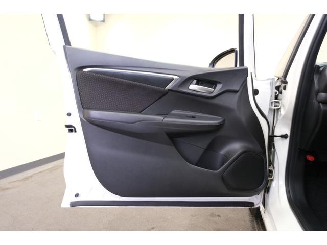 フィットハイブリッド Ｆパッケージ　・ＬＥＤヘッドライト・純正１５インチホイール・純正７インチナビ・ＴＶ・バックカメラ・Ｂｌｕｅｔｏｏｔｈ・スマートキー・プッシュスタート（56枚目）