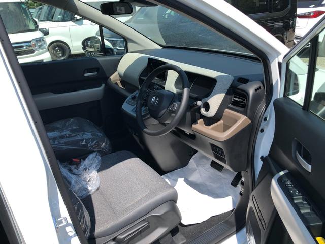 フリード エアー　登録済未使用車　バックカメラ　クリアランスソナー　オートクルーズコントロール　衝突被害軽減システム　両側電動スライドドア　オートライト　ＬＥＤヘッドランプ　スマートキー　電動格納ミラー　３列シート（35枚目）