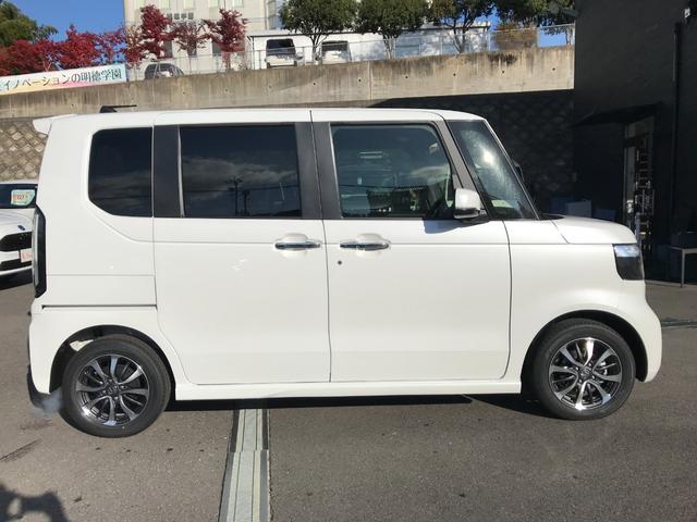 Ｎ－ＢＯＸカスタム ベースグレード　届出済未使用車　バックカメラ　両側スライド・片側電動　クリアランスソナー　オートクルーズコントロール　レーンアシスト　衝突被害軽減システム　オートライト　ＬＥＤヘッドランプ　アイドリングストップ（4枚目）