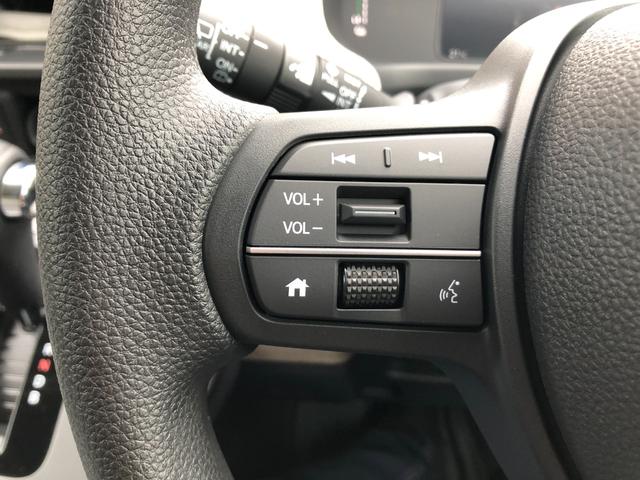 フリード ｅ：ＨＥＶエアー　登録済未使用車　バックカメラ　クリアランスソナー　オートクルーズコントロール　レーンアシスト　衝突被害軽減システム　両側電動スライドドア　オートライト　ＬＥＤヘッドランプ　電動格納ミラー　３列シート（8枚目）