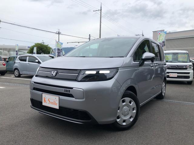 フリード ｅ：ＨＥＶエアー　登録済未使用車　バックカメラ　クリアランスソナー　オートクルーズコントロール　レーンアシスト　衝突被害軽減システム　両側電動スライドドア　オートライト　ＬＥＤヘッドランプ　電動格納ミラー　３列シート（12枚目）