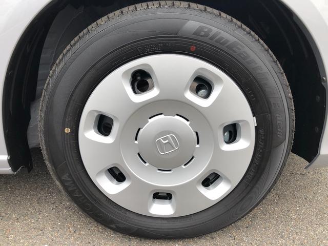 フリード ｅ：ＨＥＶエアー　登録済未使用車　バックカメラ　クリアランスソナー　オートクルーズコントロール　レーンアシスト　衝突被害軽減システム　両側電動スライドドア　オートライト　ＬＥＤヘッドランプ　電動格納ミラー　３列シート（20枚目）