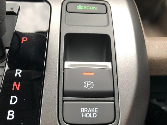 フリード ｅ：ＨＥＶエアー　登録済未使用車　バックカメラ　クリアランスソナー　オートクルーズコントロール　レーンアシスト　衝突被害軽減システム　両側電動スライドドア　オートライト　ＬＥＤヘッドランプ　電動格納ミラー　３列シート（22枚目）