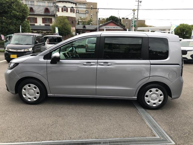 フリード ｅ：ＨＥＶエアー　登録済未使用車　バックカメラ　クリアランスソナー　オートクルーズコントロール　レーンアシスト　衝突被害軽減システム　両側電動スライドドア　オートライト　ＬＥＤヘッドランプ　電動格納ミラー　３列シート（35枚目）
