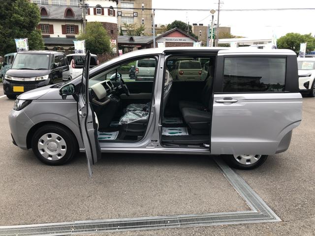 フリード ｅ：ＨＥＶエアー　登録済未使用車　バックカメラ　クリアランスソナー　オートクルーズコントロール　レーンアシスト　衝突被害軽減システム　両側電動スライドドア　オートライト　ＬＥＤヘッドランプ　電動格納ミラー　３列シート（38枚目）