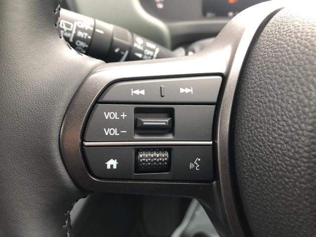 フリード ｅ：ＨＥＶクロスター　登録済未使用車　バックカメラ　クリアランスソナー　オートクルーズコントロール　レーンアシスト　衝突被害軽減システム　両側電動スライドドア　オートライト　ＬＥＤヘッドランプ　スマートキー（5枚目）