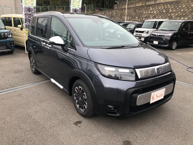 フリード ｅ：ＨＥＶクロスター　登録済未使用車　バックカメラ　クリアランスソナー　オートクルーズコントロール　レーンアシスト　衝突被害軽減システム　両側電動スライドドア　オートライト　ＬＥＤヘッドランプ　スマートキー（12枚目）