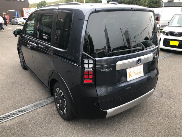 フリード ｅ：ＨＥＶクロスター　登録済未使用車　バックカメラ　クリアランスソナー　オートクルーズコントロール　レーンアシスト　衝突被害軽減システム　両側電動スライドドア　オートライト　ＬＥＤヘッドランプ　スマートキー（16枚目）