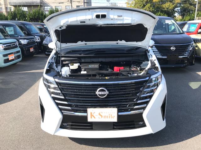 セレナ ｅ－パワー　ハイウェイスターＶ　登録済未使用車　全周囲カメラ　ＴＶ　クリアランスソナー　オートクルーズコントロール　衝突被害軽減システム　両側電動スライドドア　ＬＥＤヘッドランプ　スマートキー　電動格納ミラー　３列シート（46枚目）