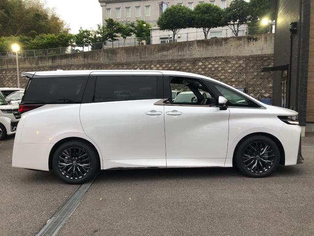 ヴェルファイア Ｚ　プレミア　登録済未使用車　全周囲カメラ　ナビ　クリアランスソナー　オートクルーズコントロール　レーンアシスト　パークアシスト　衝突被害軽減システム　両側電動スライドドア　オートマチックハイビーム　オートライト（12枚目）