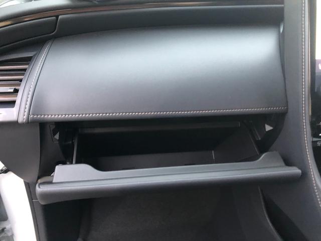 ヴェルファイア Ｚ　プレミア　登録済未使用車　全周囲カメラ　ナビ　クリアランスソナー　オートクルーズコントロール　レーンアシスト　パークアシスト　衝突被害軽減システム　両側電動スライドドア　オートマチックハイビーム　オートライト（61枚目）