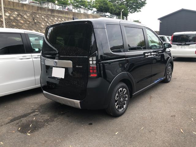 フリード ｅ：ＨＥＶクロスター　登録済未使用車　バックカメラ　クリアランスソナー　オートクルーズコントロール　レーンアシスト　衝突被害軽減システム　両側電動スライドドア　オートライト　ＬＥＤヘッドランプ　スマートキー（11枚目）
