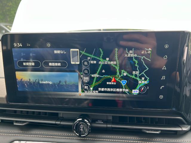 セレナ ｅ－パワー　ハイウェイスターＶ　登録済未使用車　全周囲カメラ　ナビ　クリアランスソナー　レーンアシスト　衝突被害軽減システム　両側電動スライドドア　オートライト　ＬＥＤヘッドランプ　スマートキー　アイドリングストップ　３列シート（5枚目）