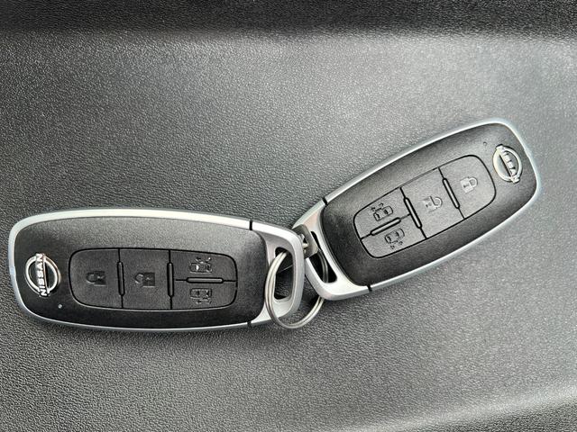 セレナ ｅ－パワー　ハイウェイスターＶ　登録済未使用車　全周囲カメラ　ナビ　クリアランスソナー　レーンアシスト　衝突被害軽減システム　両側電動スライドドア　オートライト　ＬＥＤヘッドランプ　スマートキー　アイドリングストップ　３列シート（11枚目）