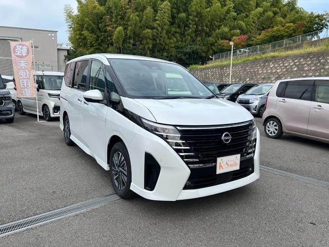 セレナ ｅ－パワー　ハイウェイスターＶ　登録済未使用車　全周囲カメラ　ナビ　クリアランスソナー　レーンアシスト　衝突被害軽減システム　両側電動スライドドア　オートライト　ＬＥＤヘッドランプ　スマートキー　アイドリングストップ　３列シート（14枚目）