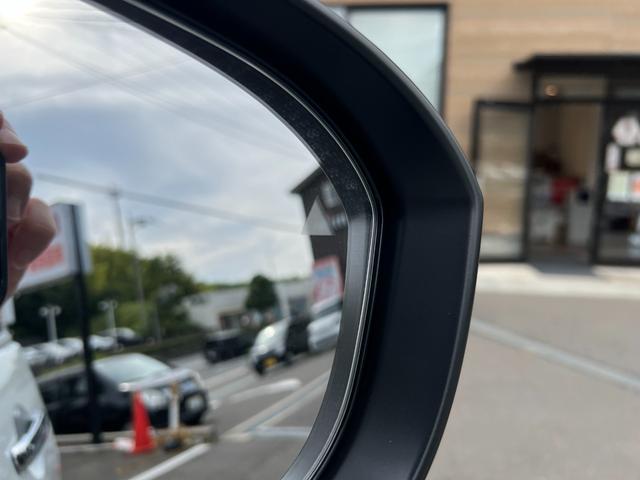 セレナ ｅ－パワー　ハイウェイスターＶ　登録済未使用車　全周囲カメラ　ナビ　クリアランスソナー　レーンアシスト　衝突被害軽減システム　両側電動スライドドア　オートライト　ＬＥＤヘッドランプ　スマートキー　アイドリングストップ　３列シート（32枚目）