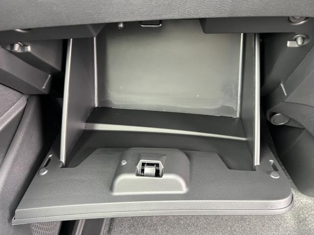 セレナ ｅ－パワー　ハイウェイスターＶ　登録済未使用車　全周囲カメラ　ナビ　クリアランスソナー　レーンアシスト　衝突被害軽減システム　両側電動スライドドア　オートライト　ＬＥＤヘッドランプ　スマートキー　アイドリングストップ　３列シート（37枚目）