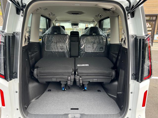 セレナ ｅ－パワー　ハイウェイスターＶ　登録済未使用車　全周囲カメラ　ナビ　クリアランスソナー　レーンアシスト　衝突被害軽減システム　両側電動スライドドア　オートライト　ＬＥＤヘッドランプ　スマートキー　アイドリングストップ　３列シート（39枚目）
