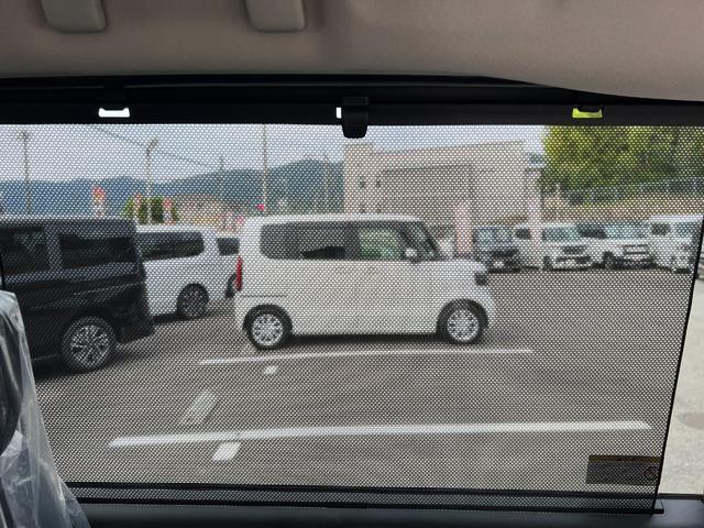 セレナ ｅ－パワー　ハイウェイスターＶ　登録済未使用車　全周囲カメラ　ナビ　クリアランスソナー　レーンアシスト　衝突被害軽減システム　両側電動スライドドア　オートライト　ＬＥＤヘッドランプ　スマートキー　アイドリングストップ　３列シート（52枚目）