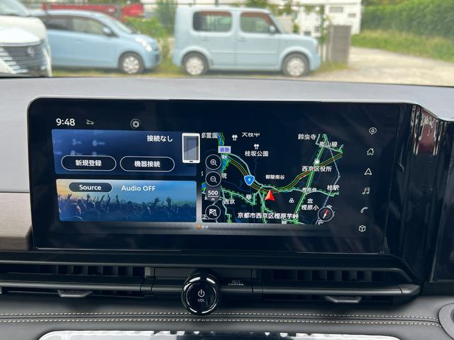 セレナ ｅ－パワー　ハイウェイスターＶ　登録済未使用車　全周囲カメラ　ナビ　クリアランスソナー　オートクルーズコントロール　レーンアシスト　衝突被害軽減システム　両側電動スライドドア　オートマチックハイビーム　オートライトＬＥＤヘッドランプ（5枚目）