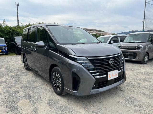 セレナ ｅ－パワー　ハイウェイスターＶ　登録済未使用車　全周囲カメラ　ナビ　クリアランスソナー　オートクルーズコントロール　レーンアシスト　衝突被害軽減システム　両側電動スライドドア　オートマチックハイビーム　オートライトＬＥＤヘッドランプ（13枚目）