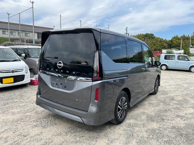 セレナ ｅ－パワー　ハイウェイスターＶ　登録済未使用車　全周囲カメラ　ナビ　クリアランスソナー　オートクルーズコントロール　レーンアシスト　衝突被害軽減システム　両側電動スライドドア　オートマチックハイビーム　オートライトＬＥＤヘッドランプ（16枚目）