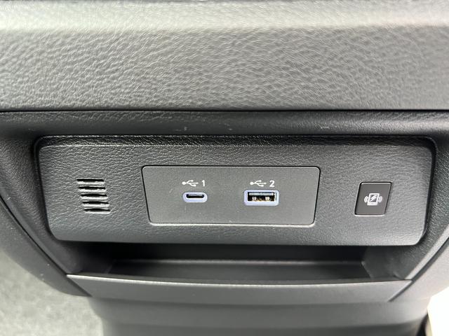 セレナ ｅ－パワー　ハイウェイスターＶ　登録済未使用車　全周囲カメラ　ナビ　クリアランスソナー　オートクルーズコントロール　レーンアシスト　衝突被害軽減システム　両側電動スライドドア　オートマチックハイビーム　オートライトＬＥＤヘッドランプ（54枚目）