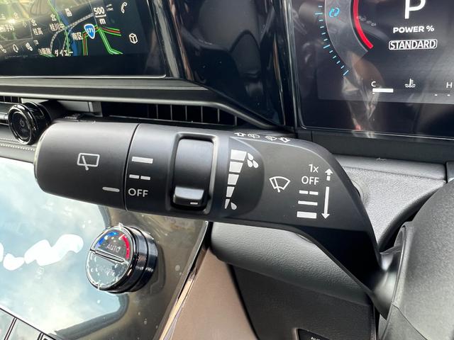 セレナ ｅ－パワー　ハイウェイスターＶ　登録済未使用車　全周囲カメラ　ナビ　クリアランスソナー　レーンアシスト　衝突被害軽減システム　両側電動スライドドア　オートマチックハイビーム　オートライト　ＬＥＤヘッドランプ　スマートキー（7枚目）