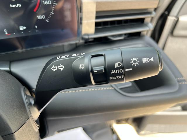 セレナ ｅ－パワー　ハイウェイスターＶ　登録済未使用車　全周囲カメラ　ナビ　クリアランスソナー　レーンアシスト　衝突被害軽減システム　両側電動スライドドア　オートマチックハイビーム　オートライト　ＬＥＤヘッドランプ　スマートキー（8枚目）