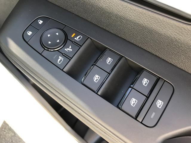 セレナ ｅ－パワー　ハイウェイスターＶ　全周囲カメラ　ＴＶ　クリアランスソナー　レーンアシスト　衝突被害軽減システム　両側電動スライドドア　オートライト　ＬＥＤヘッドランプ　スマートキー　アイドリングストップ　電動格納ミラー　３列シート（27枚目）