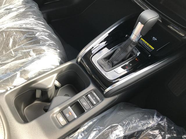 ヴェゼル ｅ：ＨＥＶ　Ｚ　全周囲カメラ　クリアランスソナー　オートクルーズコントロール　レーンアシスト　衝突被害軽減システム　ナビ　オートライト　ＬＥＤヘッドランプ　アルミホイール　スマートキー　電動格納ミラー　シートヒーター（7枚目）