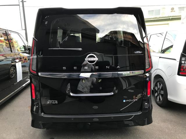 セレナ ｅ－パワー　ハイウェイスターＶ　全周囲カメラ　ＴＶ　クリアランスソナー　オートクルーズコントロール　両側電動スライドドア　オートマチックハイビーム　オートライト　ＬＥＤヘッドランプ　スマートキー　アイドリングストップ　電動格納ミラー（15枚目）