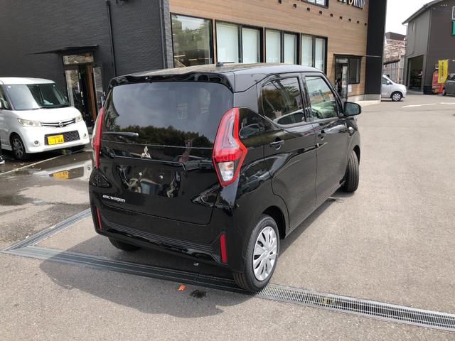 ｅＫワゴン Ｍ　届出済未使用車　衝突軽減ブレーキバックカメラ　クリアランスソナー　レーンアシスト　衝突被害軽減システム　オートライト　スマートキー　アイドリングストップ　電動格納ミラー　シートヒーター　ベンチシート（9枚目）