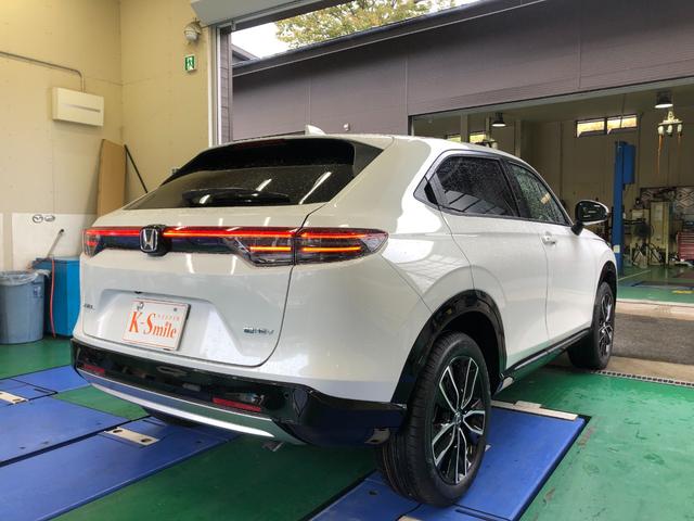 ヴェゼル ｅ：ＨＥＶ　Ｚ　登録済未使用車　衝突軽減ブレーキ　バックカメラ　クリアランスソナー　オートクルーズコントロール　レーンアシスト　衝突被害軽減システム　オートライト　ＬＥＤヘッドランプ　電動リアゲート　アルミホイール（12枚目）