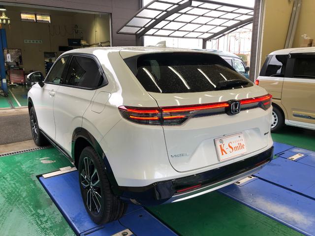 ヴェゼル ｅ：ＨＥＶ　Ｚ　登録済未使用車　衝突軽減ブレーキ　バックカメラ　クリアランスソナー　オートクルーズコントロール　レーンアシスト　衝突被害軽減システム　オートライト　ＬＥＤヘッドランプ　電動リアゲート　アルミホイール（14枚目）