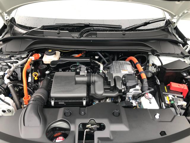 ヴェゼル ｅ：ＨＥＶ　Ｚ　登録済未使用車　衝突軽減ブレーキ　バックカメラ　クリアランスソナー　オートクルーズコントロール　レーンアシスト　衝突被害軽減システム　オートライト　ＬＥＤヘッドランプ　電動リアゲート　アルミホイール（25枚目）