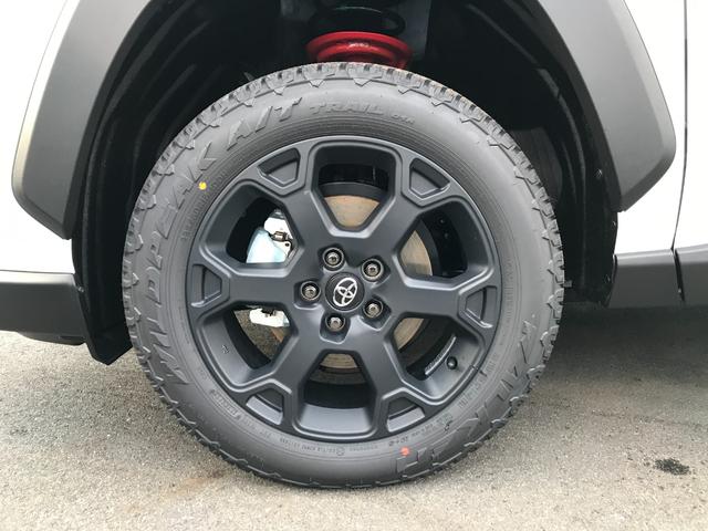 RAV4 ハイブリッドアドベンチャー オフロードパッケージII 4WD 全周囲カメラ クリアランスソナー オートクルーズコントロール レーンアシスト パワーシート 衝突被害軽減システム TV オートマチックハイビーム オートライト LEDヘッドランプ(24枚目)