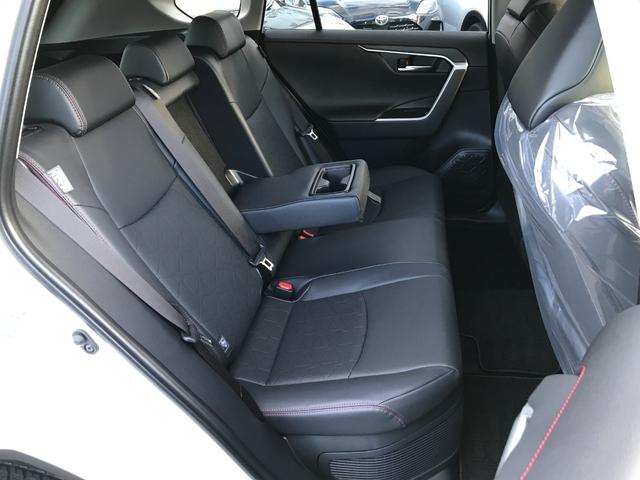 RAV4 ハイブリッドアドベンチャー オフロードパッケージII 4WD 全周囲カメラ クリアランスソナー オートクルーズコントロール レーンアシスト パワーシート 衝突被害軽減システム TV オートマチックハイビーム オートライト LEDヘッドランプ(31枚目)