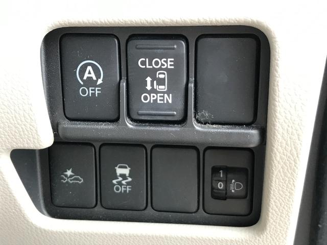 パワースライドドア装備でドアの開閉もスイッチ一つでとても簡単です。スライドドアは坂道では大人でも重くなる事があるので老若男女問わず人気の装備ですよ。
