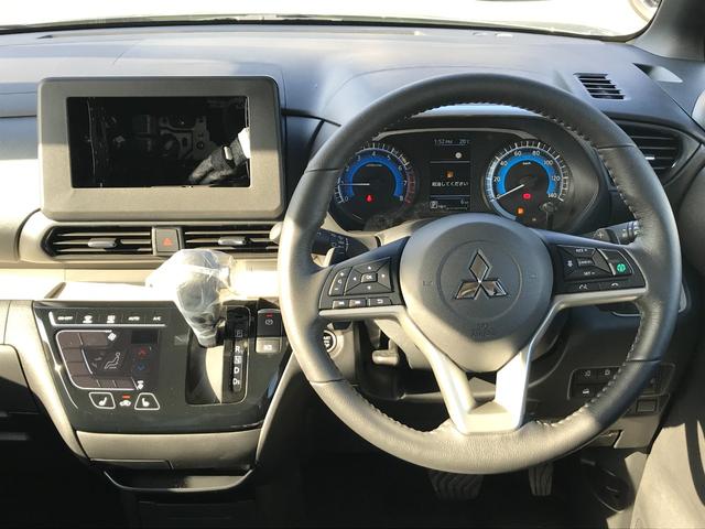 デリカミニ Ｔ　プレミアム　全周囲カメラ　両側電動スライドドア　オートクルーズコントロール　衝突被害軽減システム　オートライト　ＬＥＤヘッドランプ　スマートキー　アイドリングストップ　電動格納ミラー　シートヒーター　ベンチシート（7枚目）