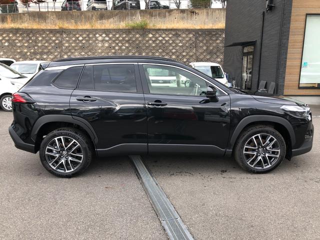 カローラクロス ハイブリッド　Ｚ　全周囲カメラ　クリアランスソナー　オートクルーズコントロール　レーンアシスト　パワーシート　パークアシスト　衝突被害軽減システム　サンルーフ　ＴＶ　オートマチックハイビーム　オートライト（8枚目）